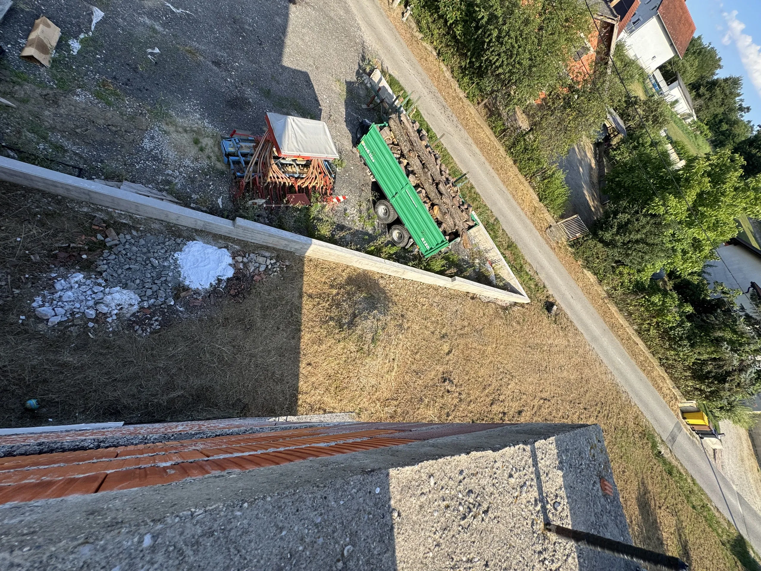 Pogled na ulaz u garažu